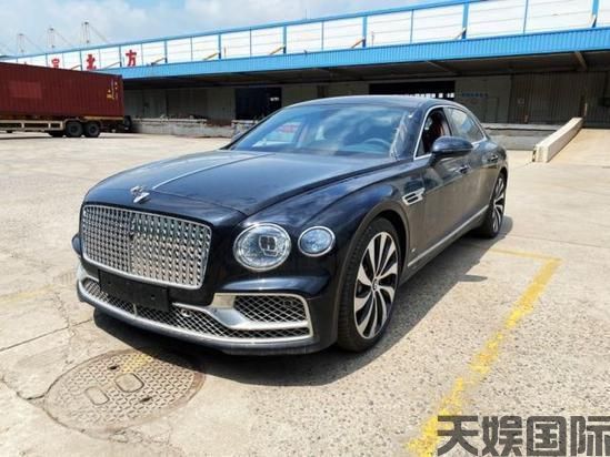 天娱国际-宾利飞驰V8黑红配置现车降价促销260万(图1)